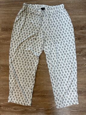 Tahari White and Gray Printed Pajama Pants